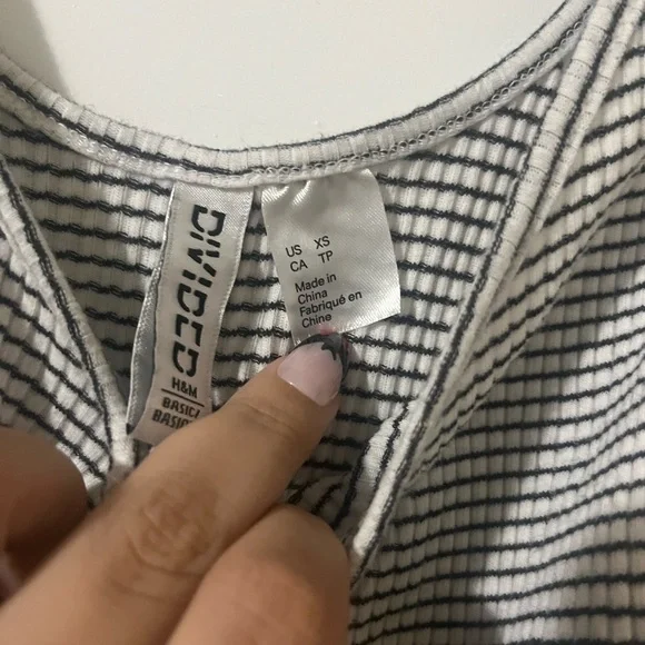 Cropped  Ribbed Jersey Tank Top With Buttons - Picture 4 of 6